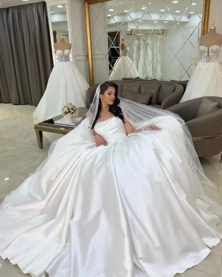 Luxury Tiered Satin Ball Gown Wedding Dress Robe De Marriage Sleeveless Beading Pearls Off The Shoulder Bridal Skirts Vestios Novias