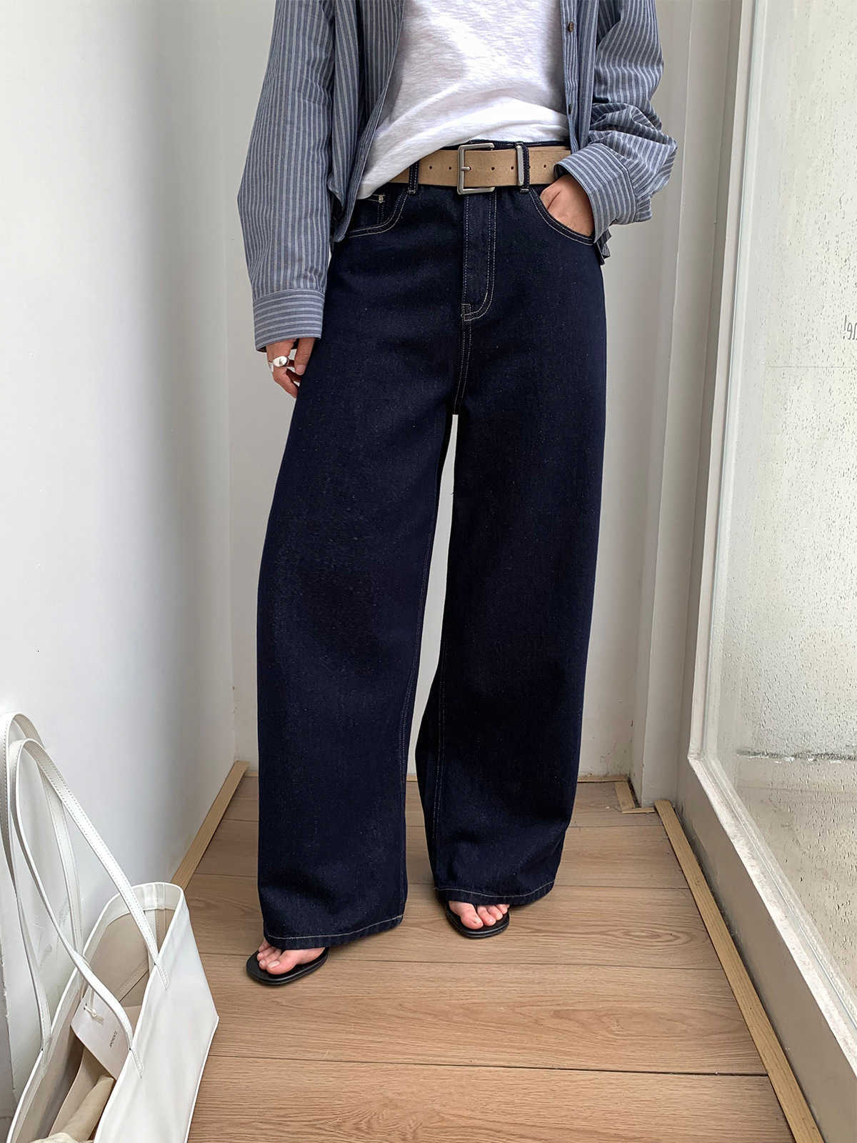 Fashionable belt-worn distressed denim women's 2025 autumn New loose straight-leg slimming pants D250902