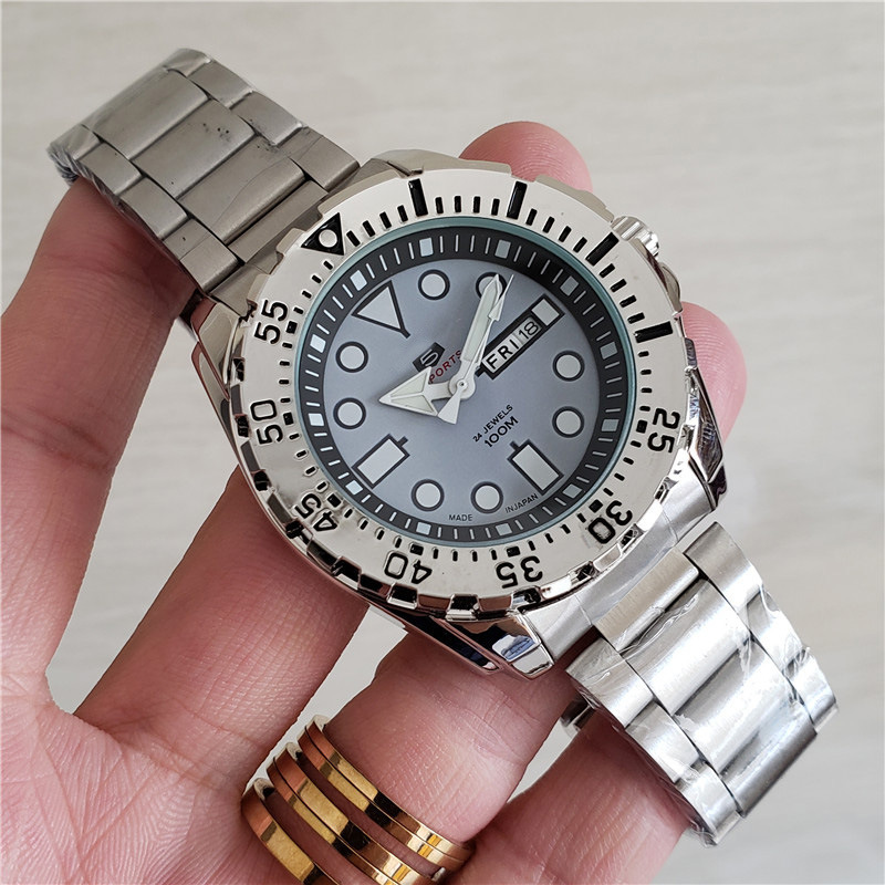 Hot Sale New Casual Quartz Watch Luxury Mens Watches Quartz Movement Splah Waterproof Watch Sports Wristwatch Design Analog Clock Auto Date Montre De Luxe 44MM