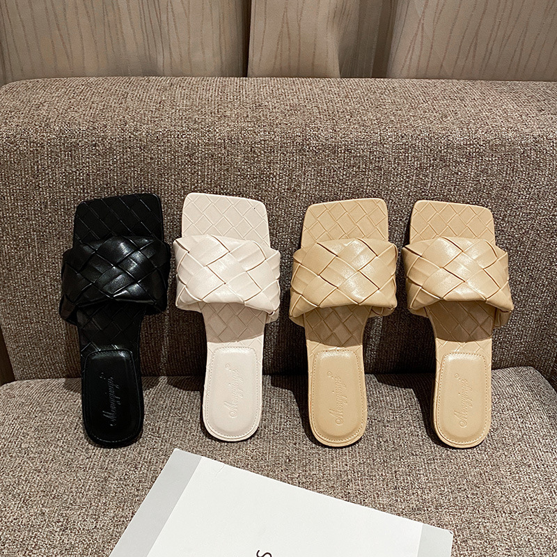 Luxury Women's Slippers Designed By A Fashion Designer Outdoor Large Square Head Woven Flat Sandals Simple Solid Color Anti-slip Insoles Popular Attractive
