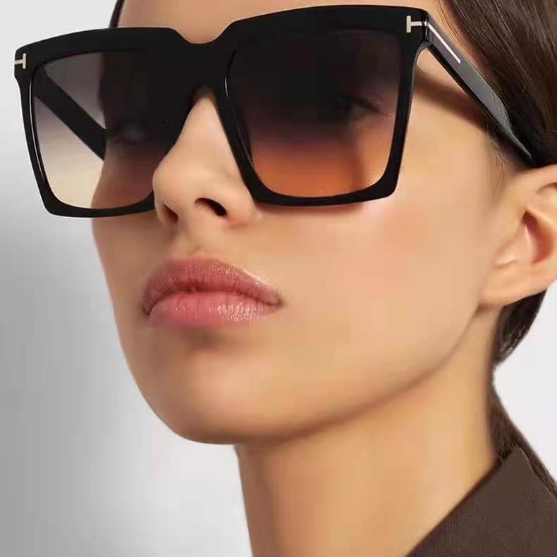 New Arrival Stylish Versatile Multifunctional Large Frame Square Sunglasses with T shaped Rice Nails Unisex for Daily Travel Vacation
