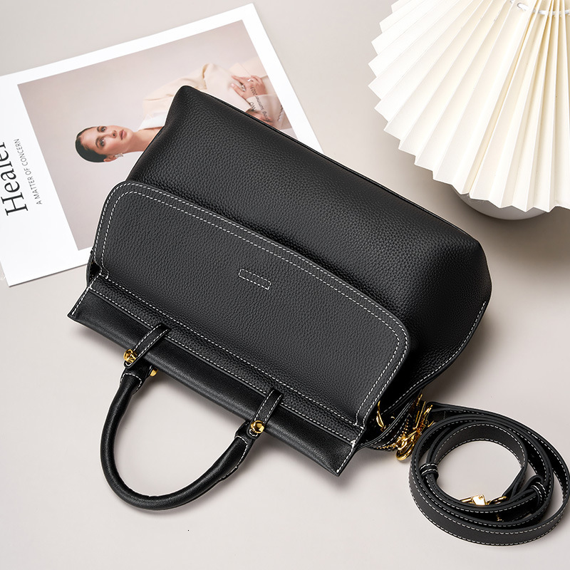 202025 New Solid Color Large Capacity Women's Handbag Solid Color Minimalist Women's Shoulder Bag Autumn New Designer Bag Women's Cross