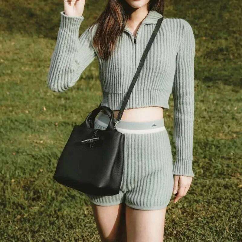 2025 New Cowhide Bucket Handbag Single Shoulder Messenger Bag