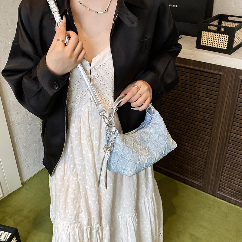 Autumn new women s shoulder bag niche wrinkled denim bag fashionable commuting women s crossbody bag autumn new designer bag