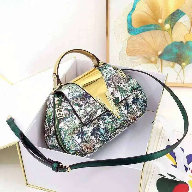 VM FASHION KISS Ladies European And American Printed Handbags Latest Design Crossbody Letter Decoration Evening Shoulder Bag