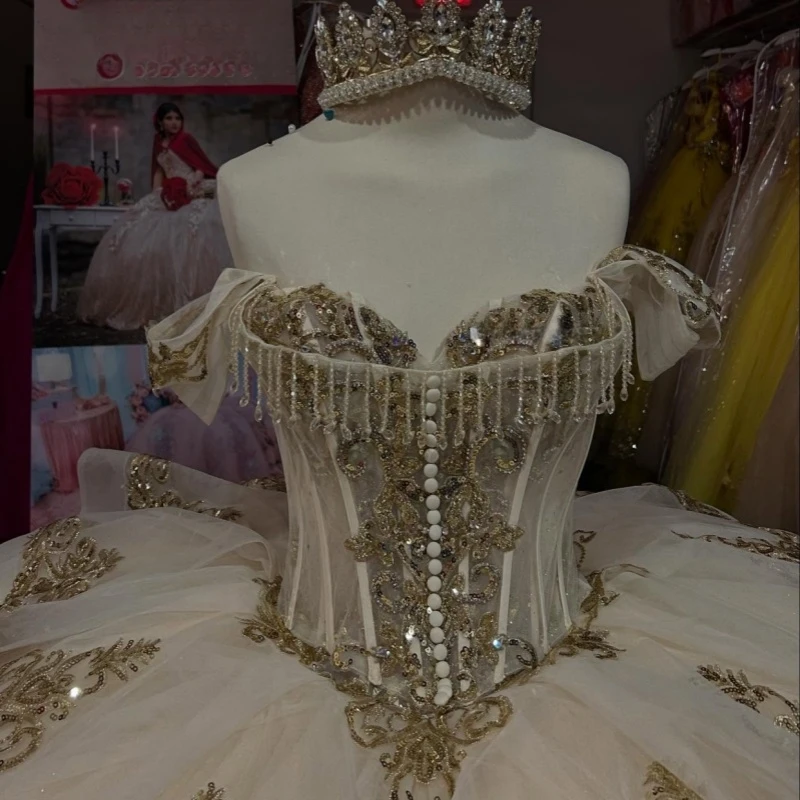 Light Champagne Quinceanera Dresses Ball Gown Off The Shoulder Gold Applique Lace Beading Crystal Tull Sweet 16 Dress Vestidos 15 De Anos