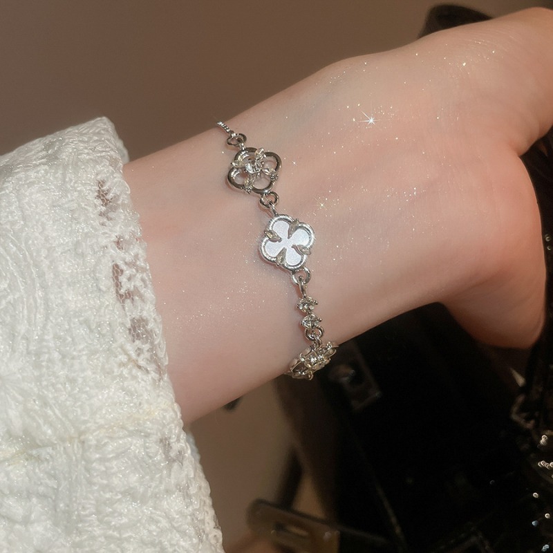 Adjustable Diamond Set Floral Pattern Elegance Bracelet for Women
