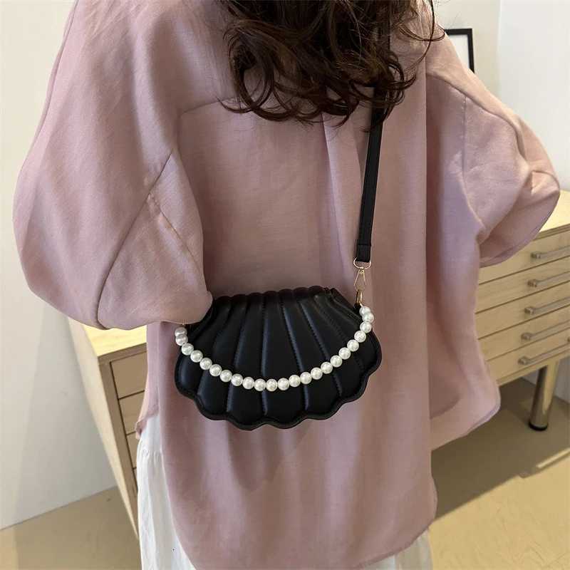 Koreanstyle Chic Singleshoulder Bag Niche Trend Shell Bag Fashionable and Simple Crossbody Bag 2025 Summer New Bag for Women Z250903