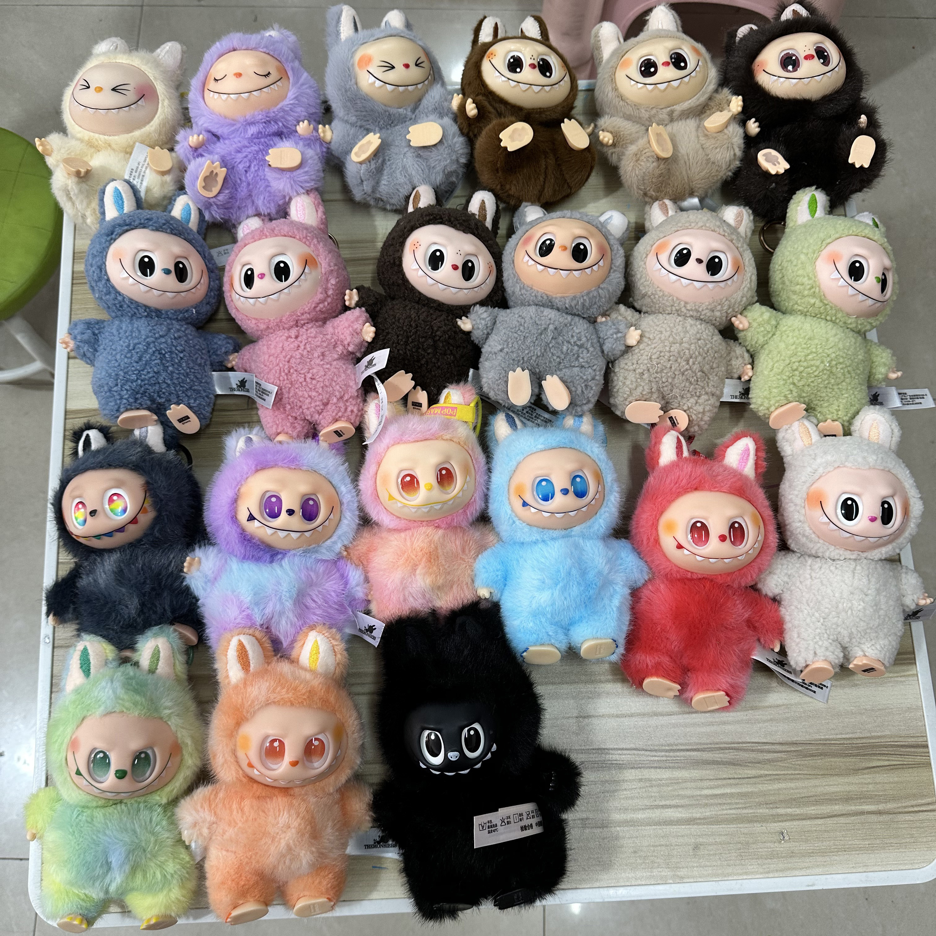 44Style Labubu Plush Doll Macaroon Action Animation Character Doll Hobby Pendant Decoration Cute Mysterious Box PVC Childrens Day Surprise Gift