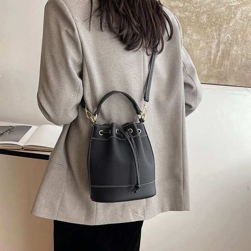 Designer Bag Luxury Bag Spring Retro Color Block PU Bucket Women's High End Fashion Drawstring Handheld Single Shoulder Shoulder Bag Crossbody Sm