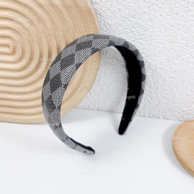 Fashion style vintage high quality leather headband letters print wide edge brand designer knotted hair hoop for women outdoor sports headwear ac Luxu