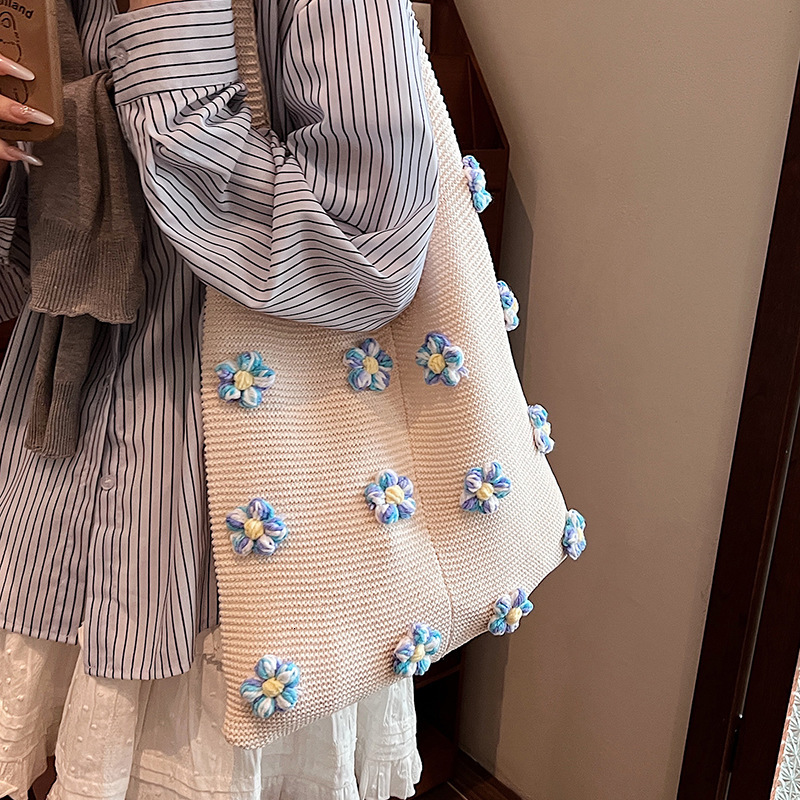 Autumn New Knitted Flower Loose Handbag Lazy atmosphere Style Versatile Simple Style Fresh Sweet Simple Women s Underarm Bag Designer Shoulder Bag