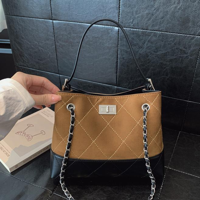 Free delivery designer handbag for woman Casual handbag with simple design and fashionable handbag