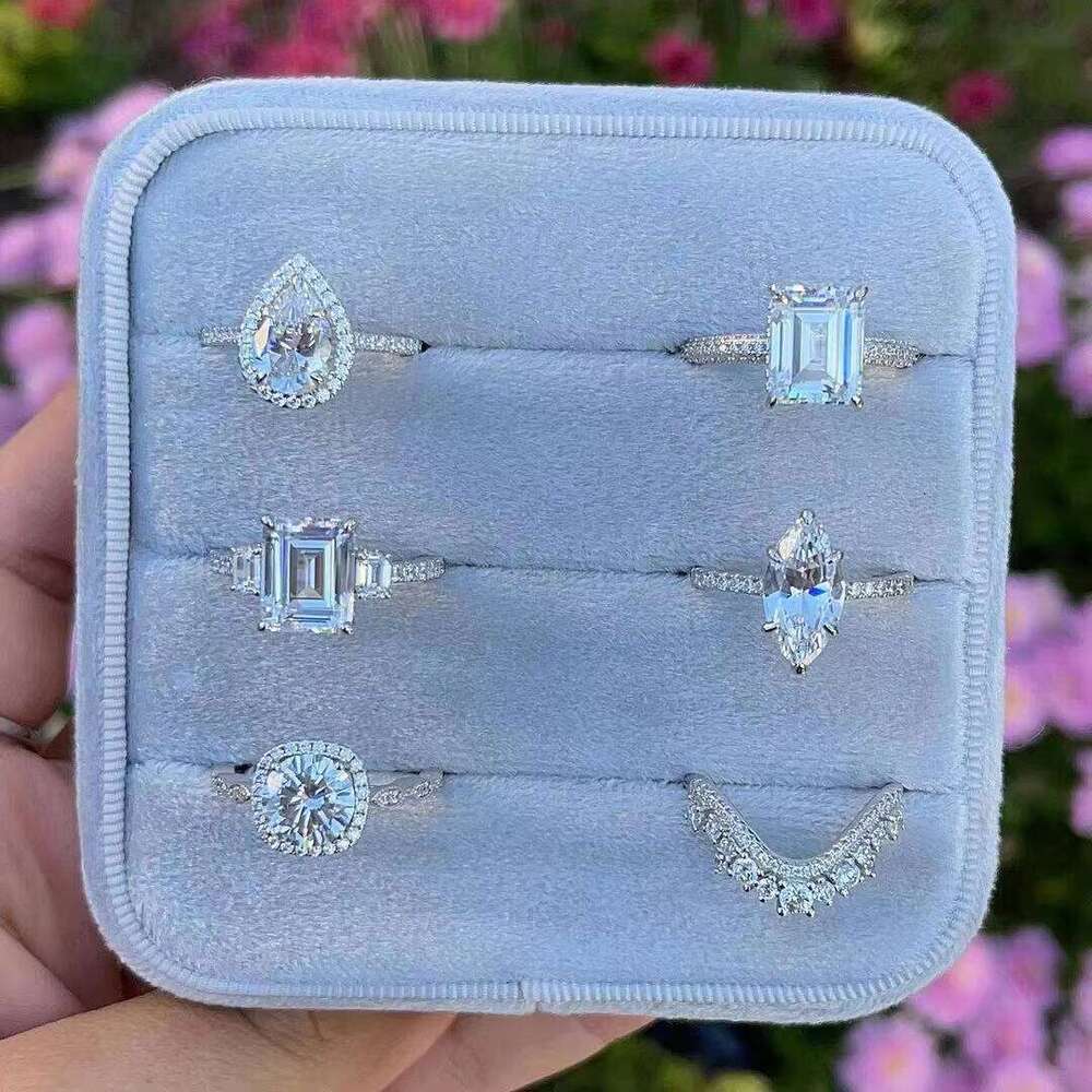 Style Women Jewelry 10k 14k White Gold Heart New D Color Solitaire VVS Moissanite Engagement Ring Set for Woman