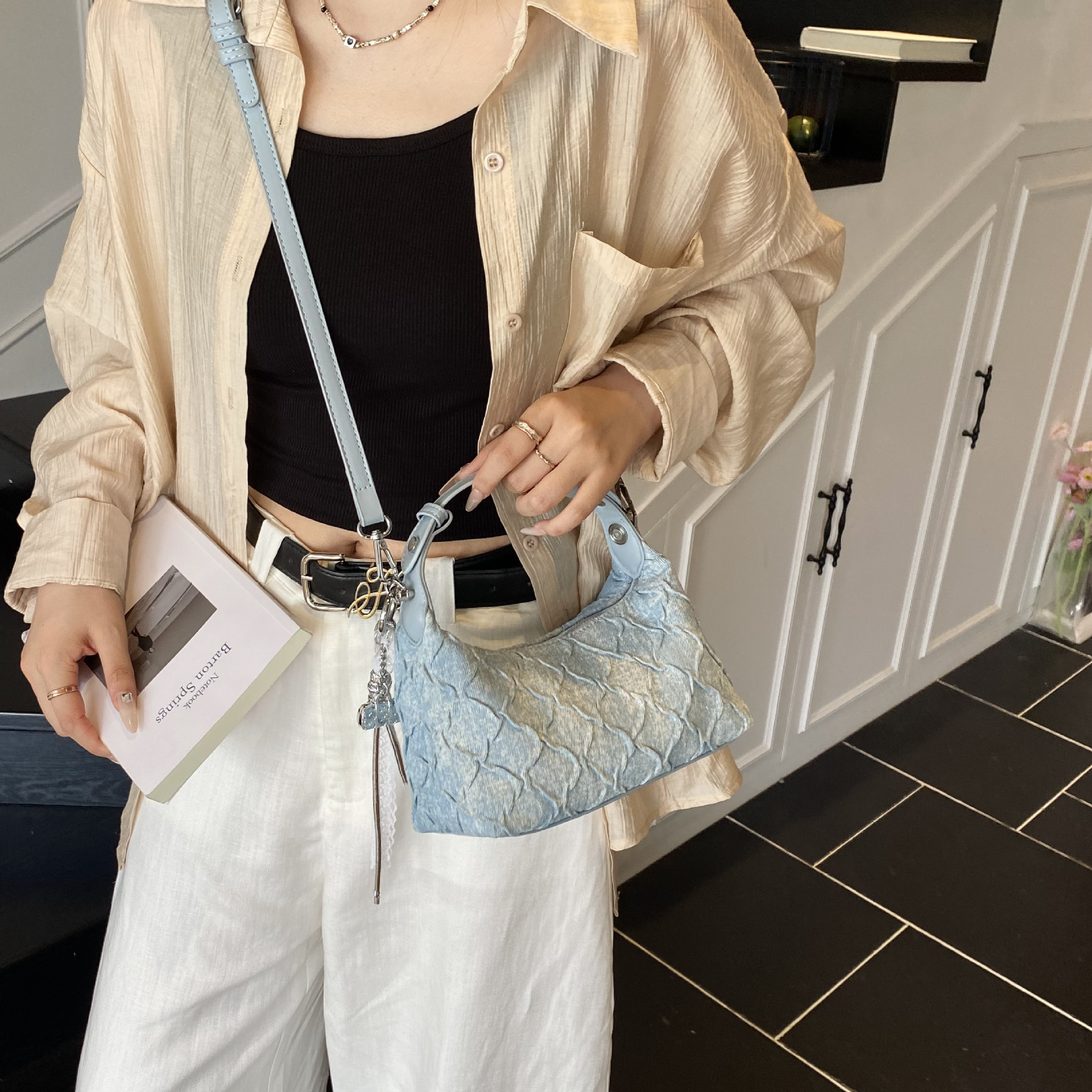 Autumn new women s shoulder bag niche wrinkled denim bag fashionable commuting women s crossbody bag autumn new designer bag