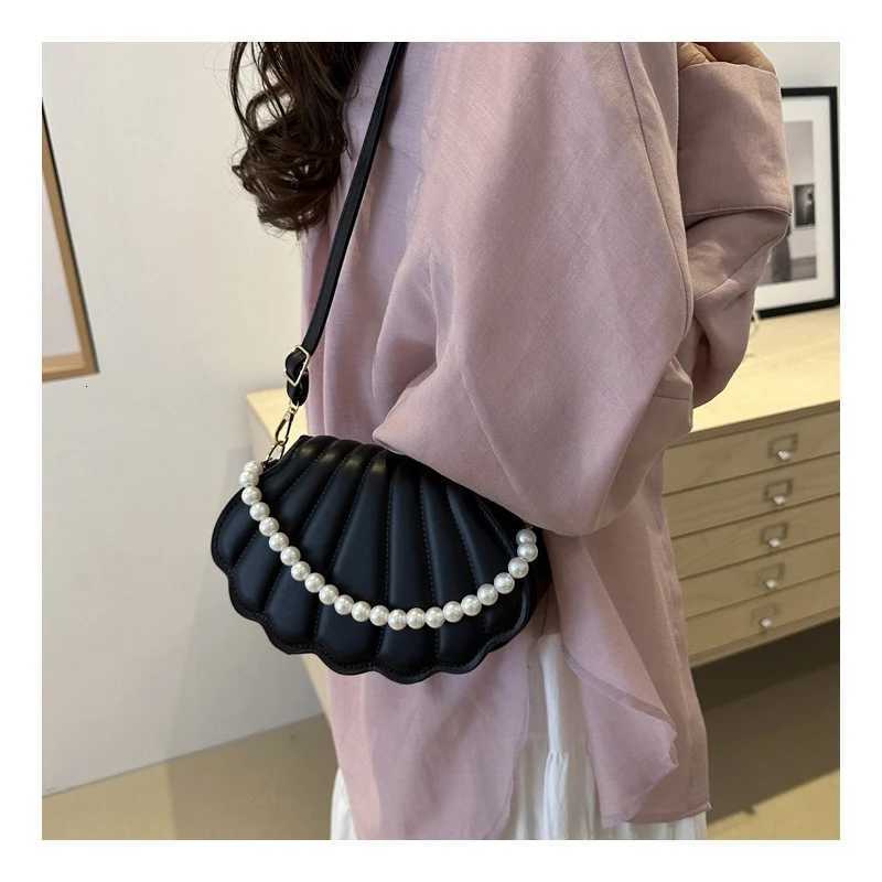 Koreanstyle Chic Singleshoulder Bag Niche Trend Shell Bag Fashionable and Simple Crossbody Bag 2025 Summer New Bag for Women Z250903