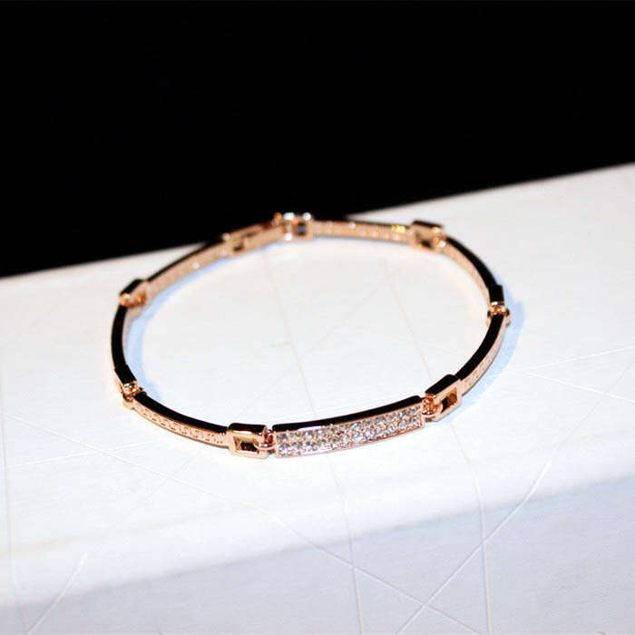 2025 Spring-Summer Korean-Style Bracelet - Alloy Gold-Plated, Crystal-Embellished, Geometric Line Design, Kabiya Brand, Fashion OL Jewelry for Women (