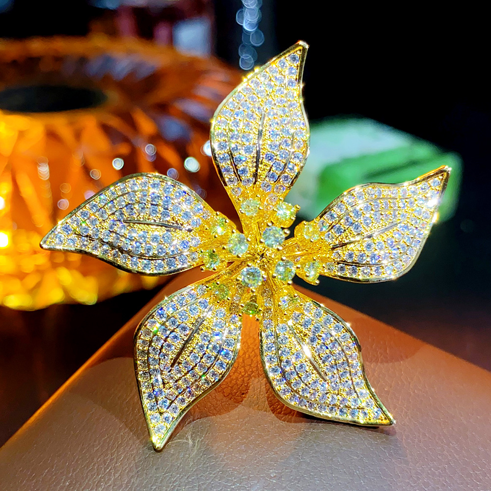 Heavy duty Flower Brooch Fully Inlaid with Zircons, Light Luxury, Fashionable and High end Sense Shirt and Clothing Corsage Brooch for Wholesale