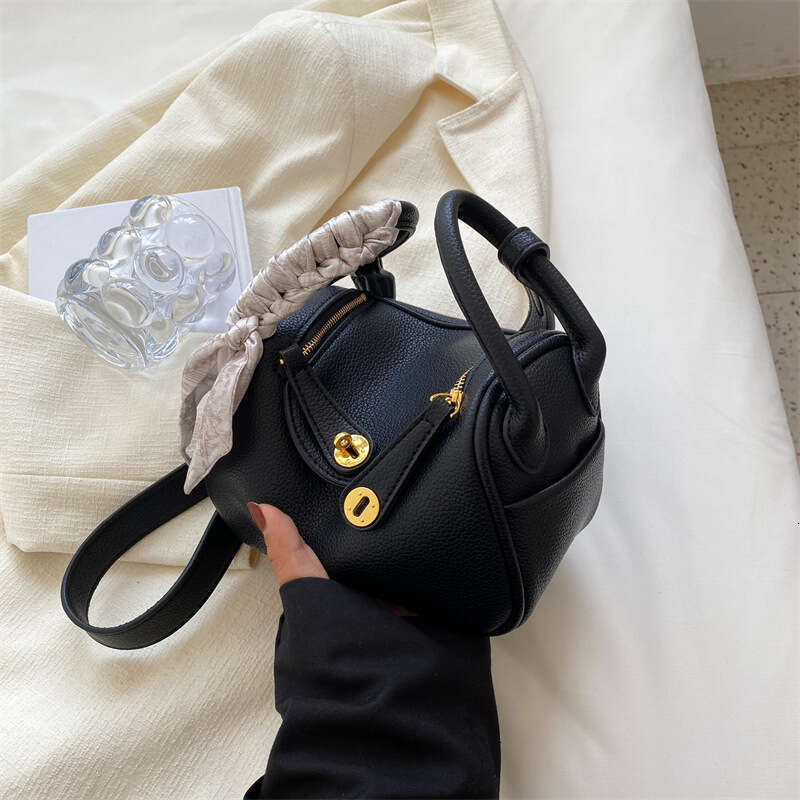 Handbag Niche Design For Women 2025 New Trendy Fashion Simple High-Quality Pillow Doctor Shoulder Bag