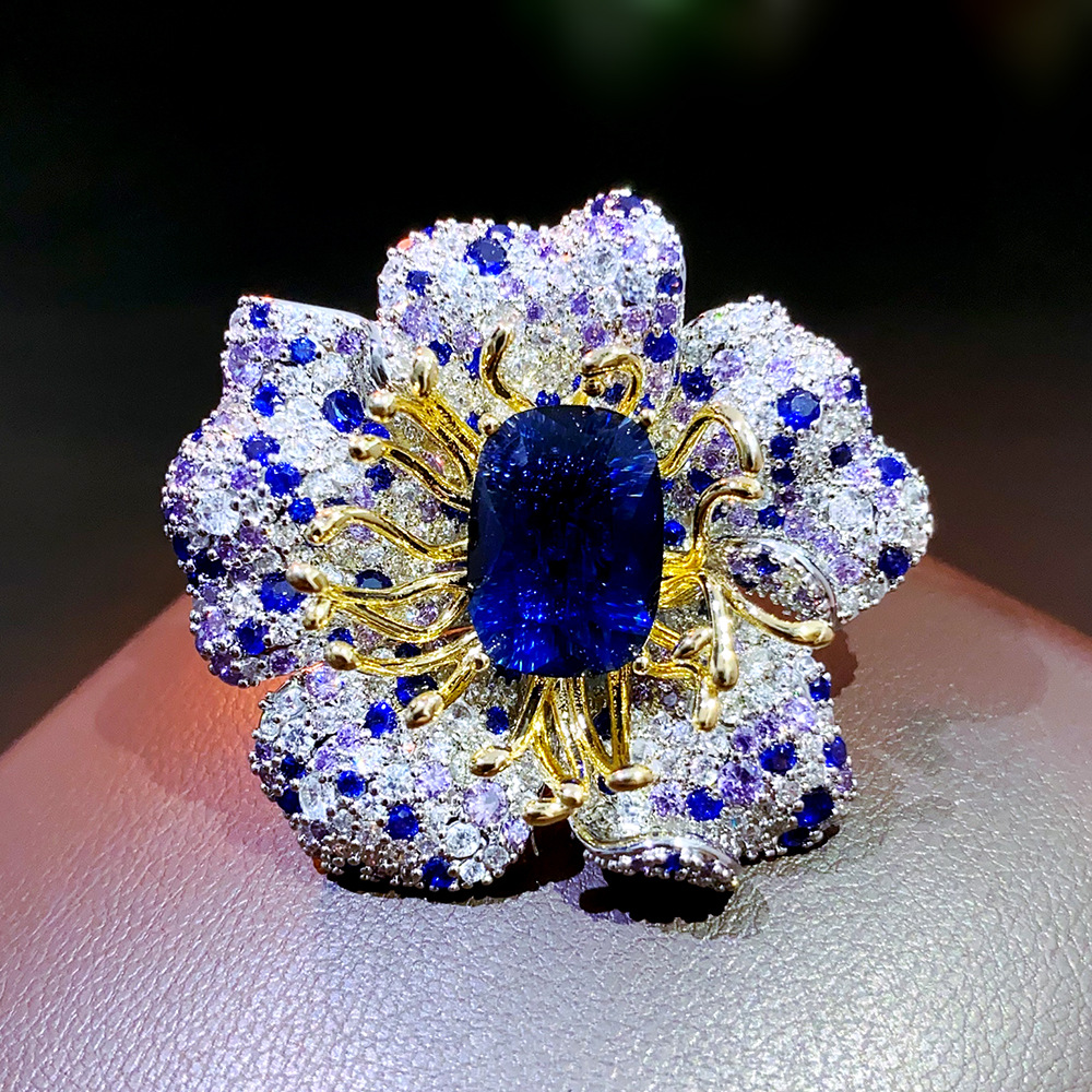 Brooches designer jewelry Heavy duty Inlaid Large Carat Blue Zircon Flower Brooch, a Light Luxury and High end Elegant Clothing Accessory