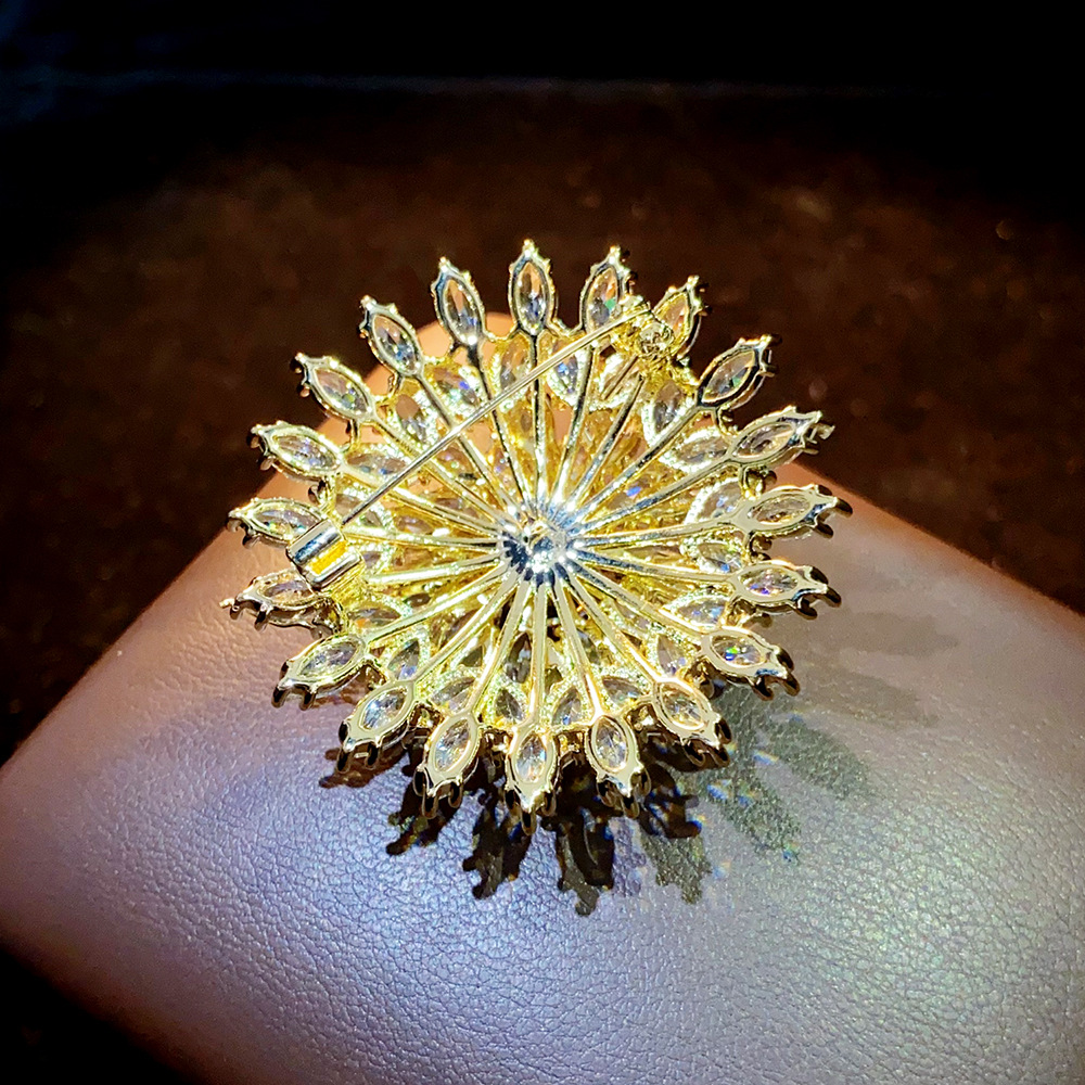 Exquisitely Crafted Heavy duty Multi layer Three dimensional Zircon Snowflake Brooch Fashionable and High end Sense Brooch for Suits and Evening Dress