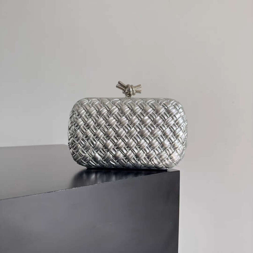 Simple Versatile Plaid Compression Makeup for Women 2024 New High-Value Niche Square Bag Fashion Clutch