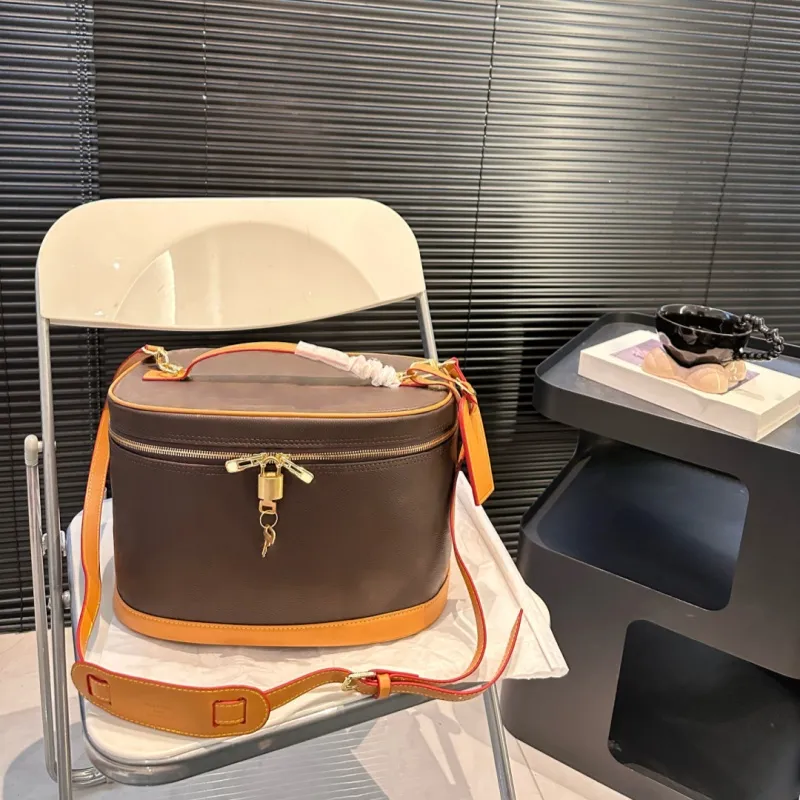 Designer Bag vanity toiletry pouch Cosmetic bag Top Women Crossbody Tote sleek Leather Woman makeup Box Shoulder Bag Purse Handbags Wallet Messenger Wallet