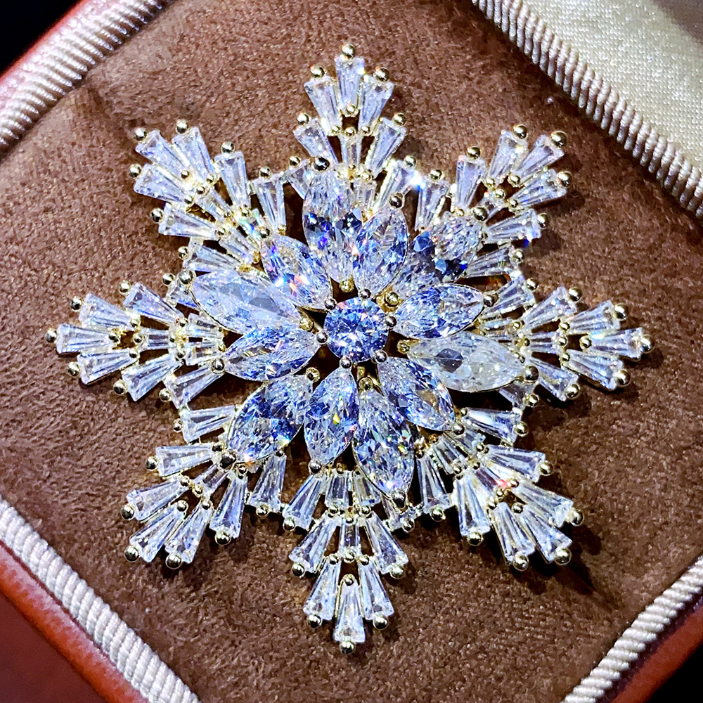 Exquisitely Crafted Heavy duty Multi layer Three dimensional Zircon Snowflake Brooch Fashionable and High end Sense Brooch for Suits and Evening Dress