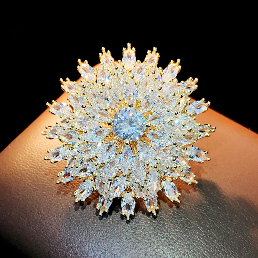 Exquisitely Crafted Heavy duty Multi layer Three dimensional Zircon Snowflake Brooch Fashionable and High end Sense Brooch for Suits and Evening Dress
