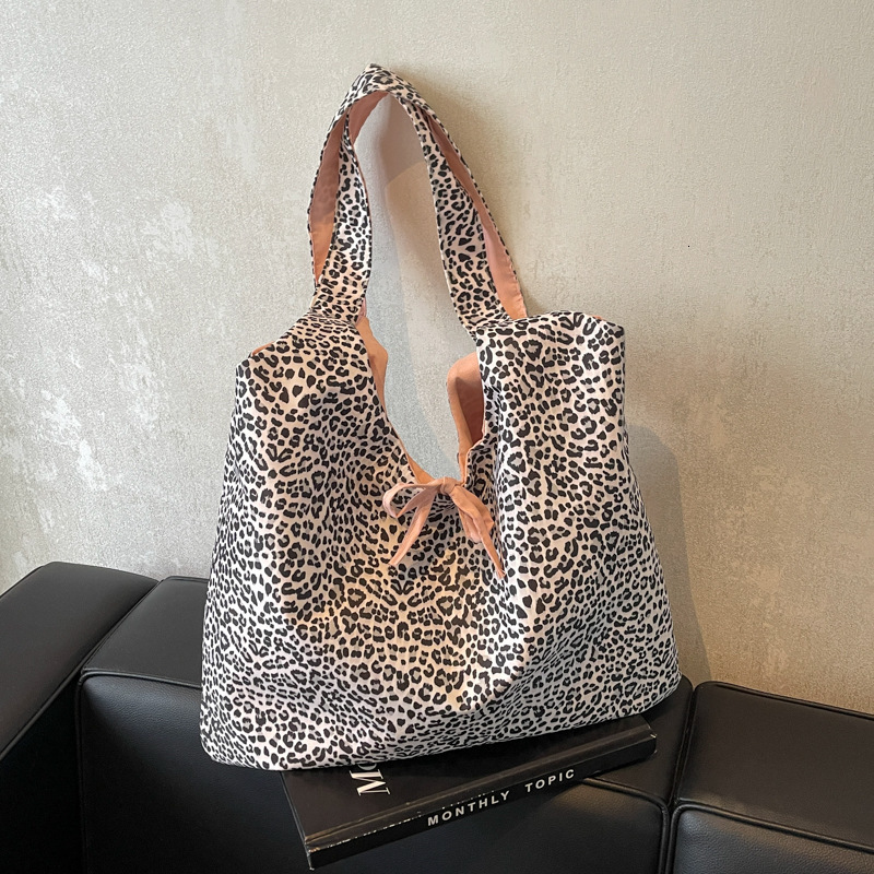 atmosphere autumn new leopard print canvas bag with niche design large capacity simple and versatile fashion casual commuting handbag designer shoulde