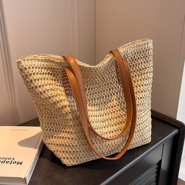 Women s Shoulder Bag Large Capacity Straw Woven Women s Handbag New Fashion Commuter Beach Vacation Bag Autumn New Designer Bag