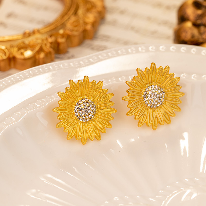New Exclusive designed Daisy inspired All diamond encrusted Flower Earrings for Women S925 Silver tipped Alloy Studs a Touch of Luxury in Minimalist S