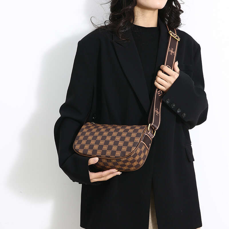 2025 Summer New Casual Plaid Dumpling Women's Retro European Style Wide Strap Large Capacity Shoulder Crossbody Bag Khaki Brown Z260224