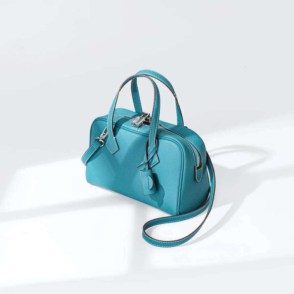 2025 Cowhide Victoria Small New Boston Tote Commuter Large Capacity Armpit Designer Bag