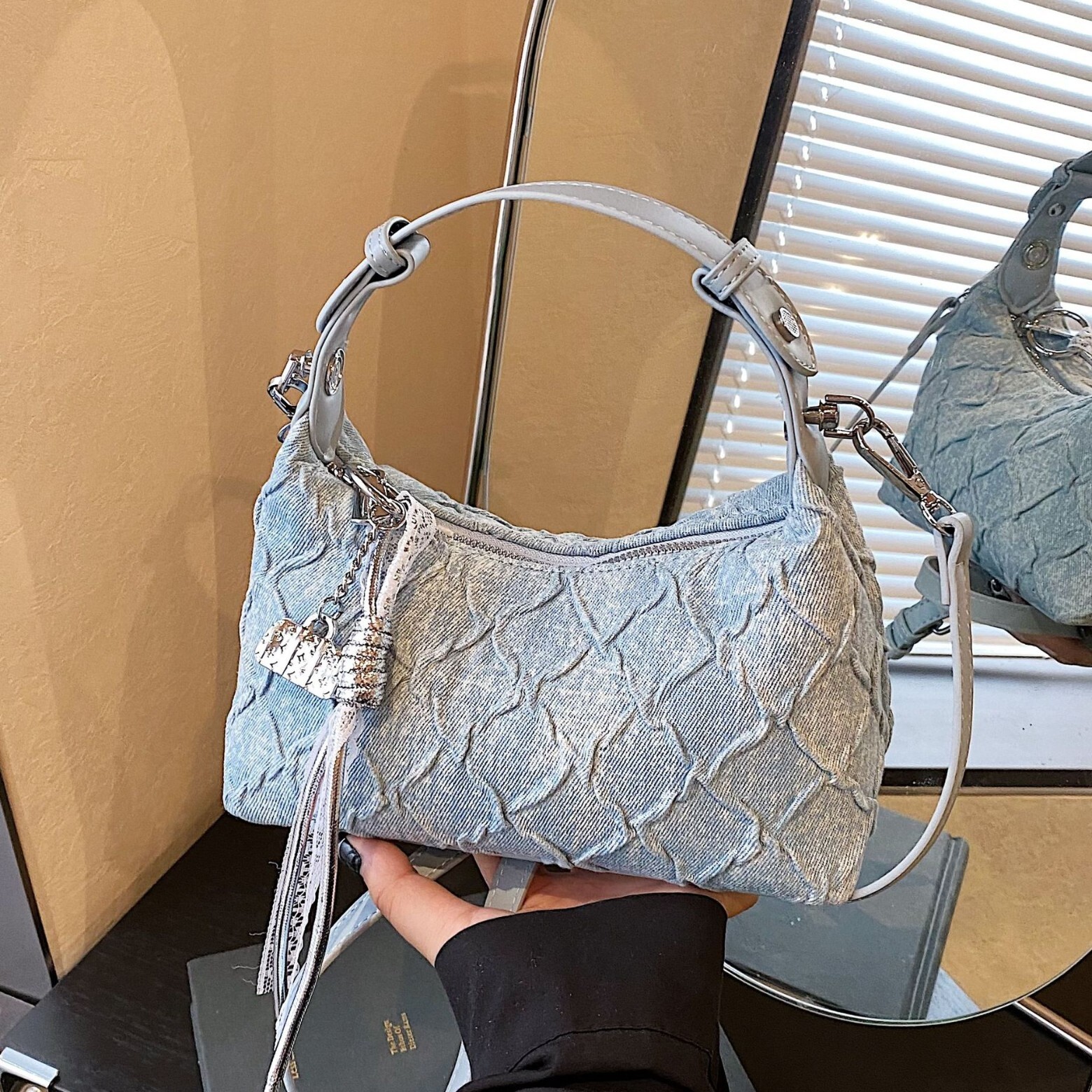 Autumn new women s shoulder bag niche wrinkled denim bag fashionable commuting women s crossbody bag autumn new designer bag