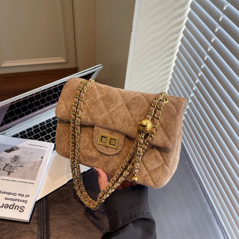 Free delivery designer handbag for woman Fashionable and minimalist crossbody bag comfortable commuting bag