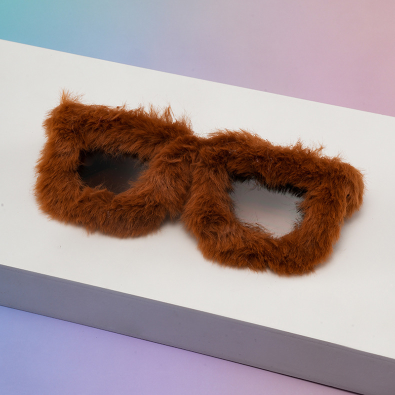 2025 Style Plush Winter Sunglasses for Women Stylish Cat eye Shades with European American Flair Versatile Elegant