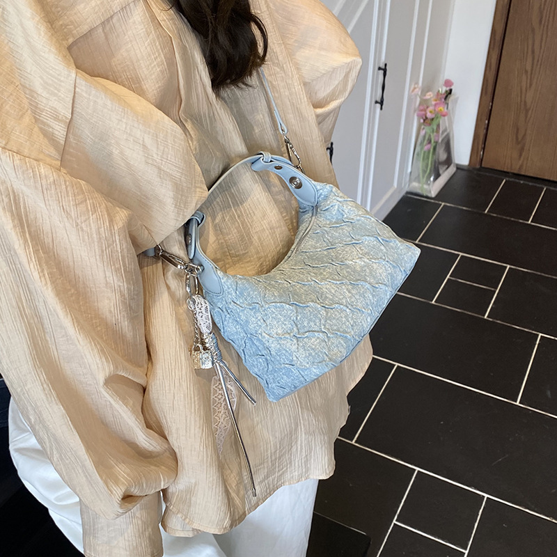 Autumn new women s shoulder bag niche wrinkled denim bag fashionable commuting women s crossbody bag autumn new designer bag