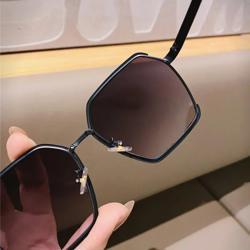 Women Square Sunglasses for Men Oversized White Tea Original n Sun Glasses Female Shades Travel Sunshade Gafas De Sol 250910