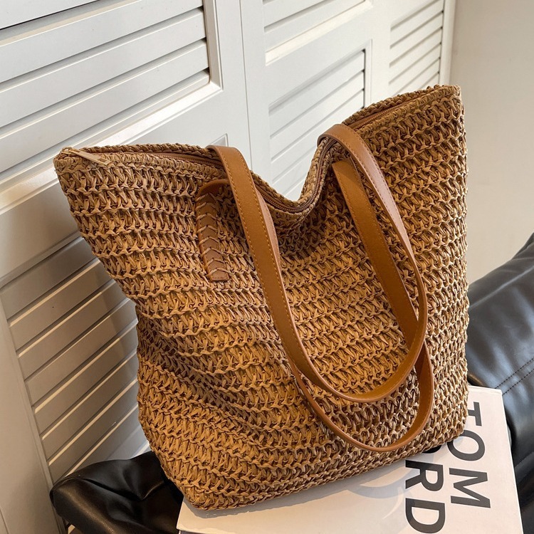 Women s Shoulder Bag Large Capacity Straw Woven Women s Handbag New Fashion Commuter Beach Vacation Bag Autumn New Designer Bag