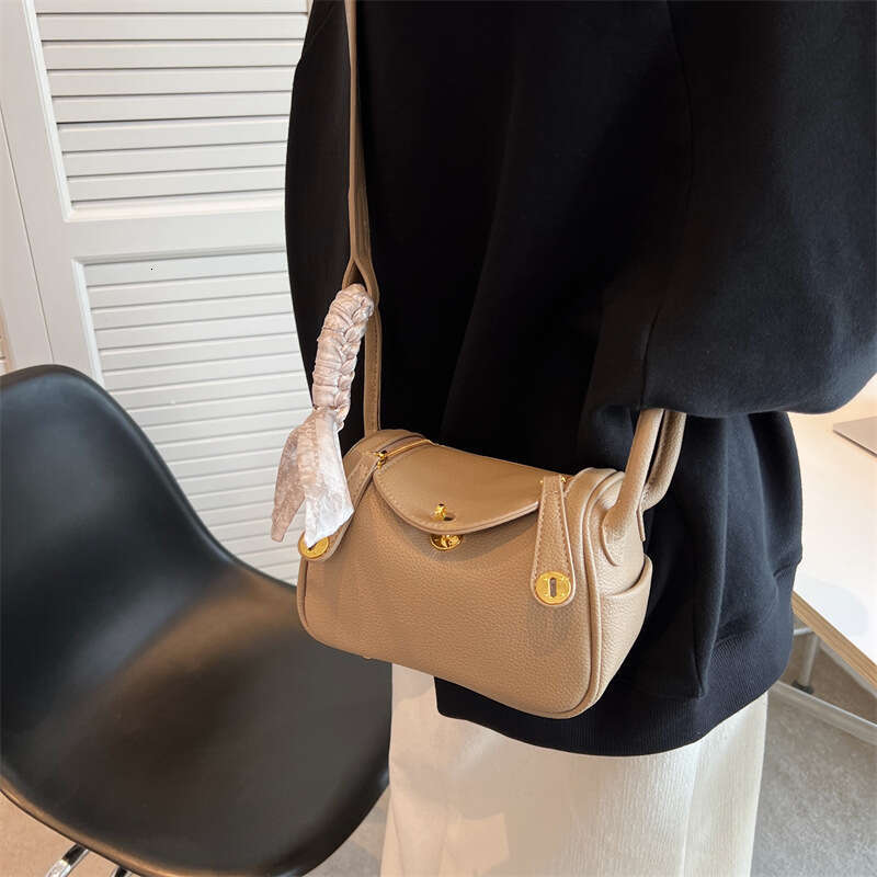 Handbag Niche Design For Women 2025 New Trendy Fashion Simple High-Quality Pillow Doctor Shoulder Bag