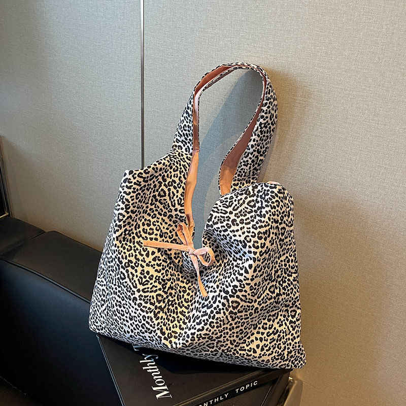 atmosphere autumn new leopard print canvas bag with niche design large capacity simple and versatile fashion casual commuting handbag designer shoulde