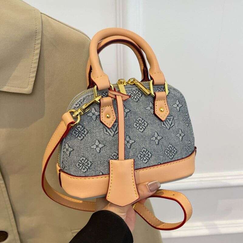 High-Quality Trendy for Women 2025 New Shell High-End Handheld Small Versatile Crossbody Bag