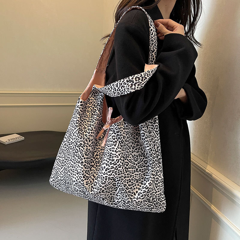 atmosphere autumn new leopard print canvas bag with niche design large capacity simple and versatile fashion casual commuting handbag designer shoulde