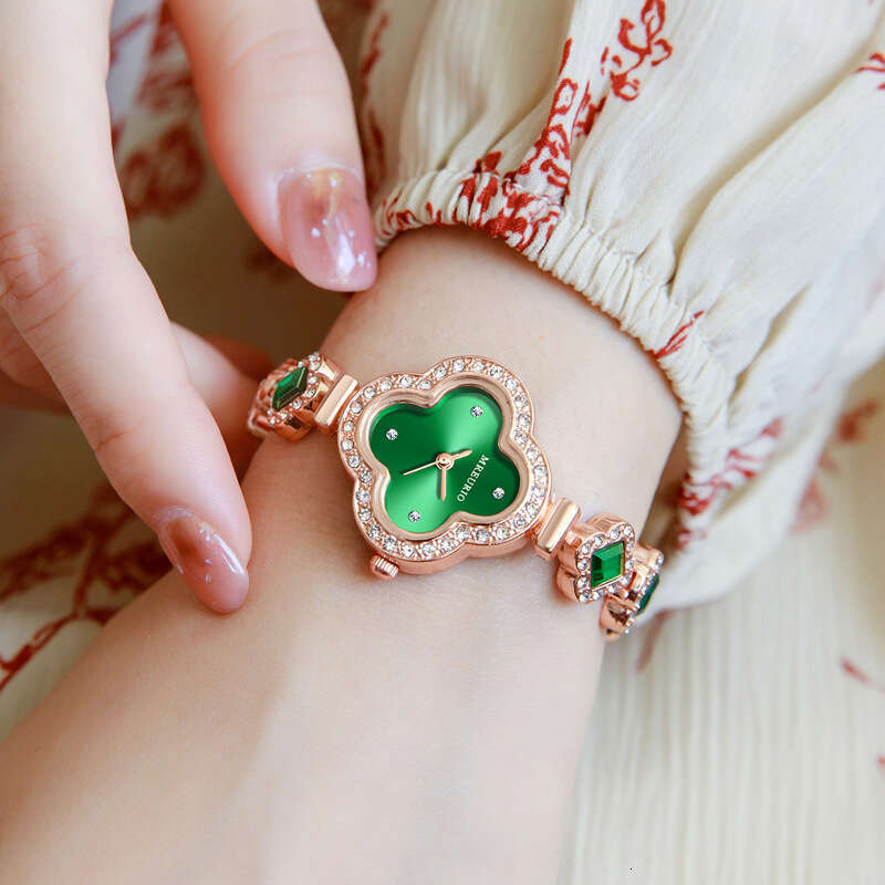 2025 Hot Live Sale Women's Clover Bracelet Quartz Watch - Emerald-Accent, Fashionable Ladies' Watch, Factory Wholesale