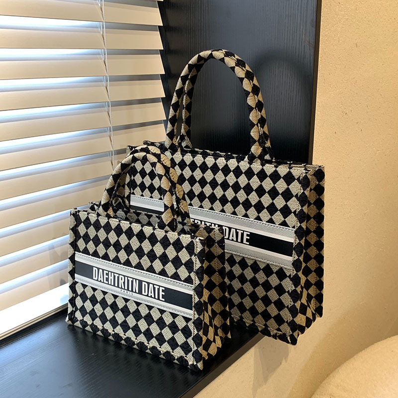 Free delivery designer bags Large capacity tote bag women retro armpit bag commuting handbag shoulder bag Water-resistant black plain
