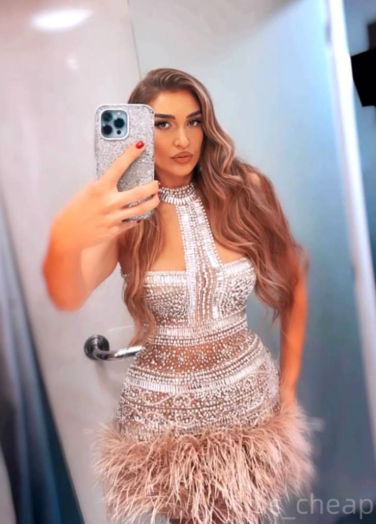 Chic Champagne Sheath Cocktail Dress Feather Beaded Crystals Illusion Short Mini Graduation Homecoming Dresses For Special Occasions Sweetheart Gowns