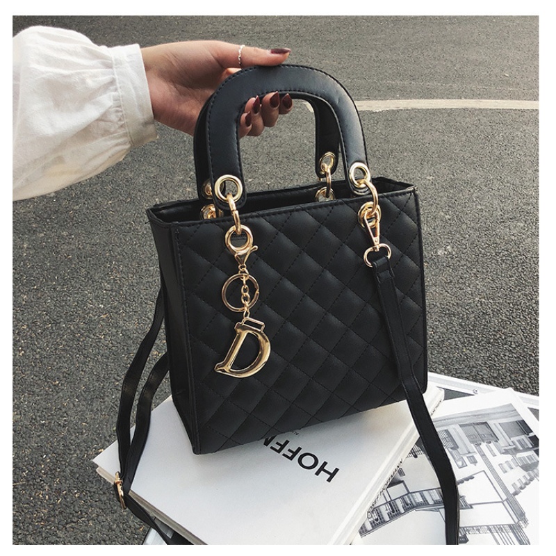 Luxury Designer Bags New Texture Western Style Handbag European and American Fashion Crossbody Diamond Grid Chain Small Bag
