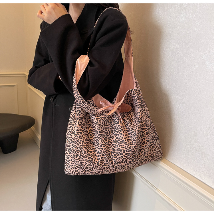 atmosphere autumn new leopard print canvas bag with niche design large capacity simple and versatile fashion casual commuting handbag designer shoulde