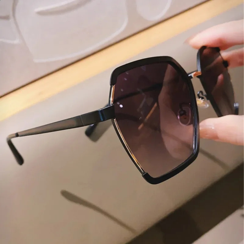 Women Square Sunglasses for Men Oversized White Tea Original n Sun Glasses Female Shades Travel Sunshade Gafas De Sol 250910